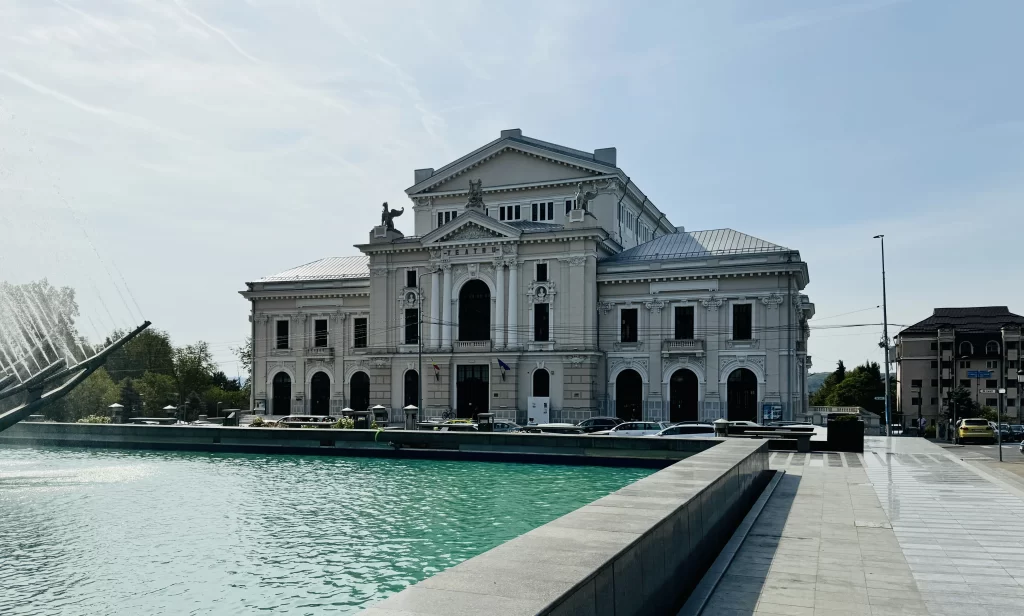 A grand looking building in  Drobeta-Turnu Severin, set amongst the fountains in the main square