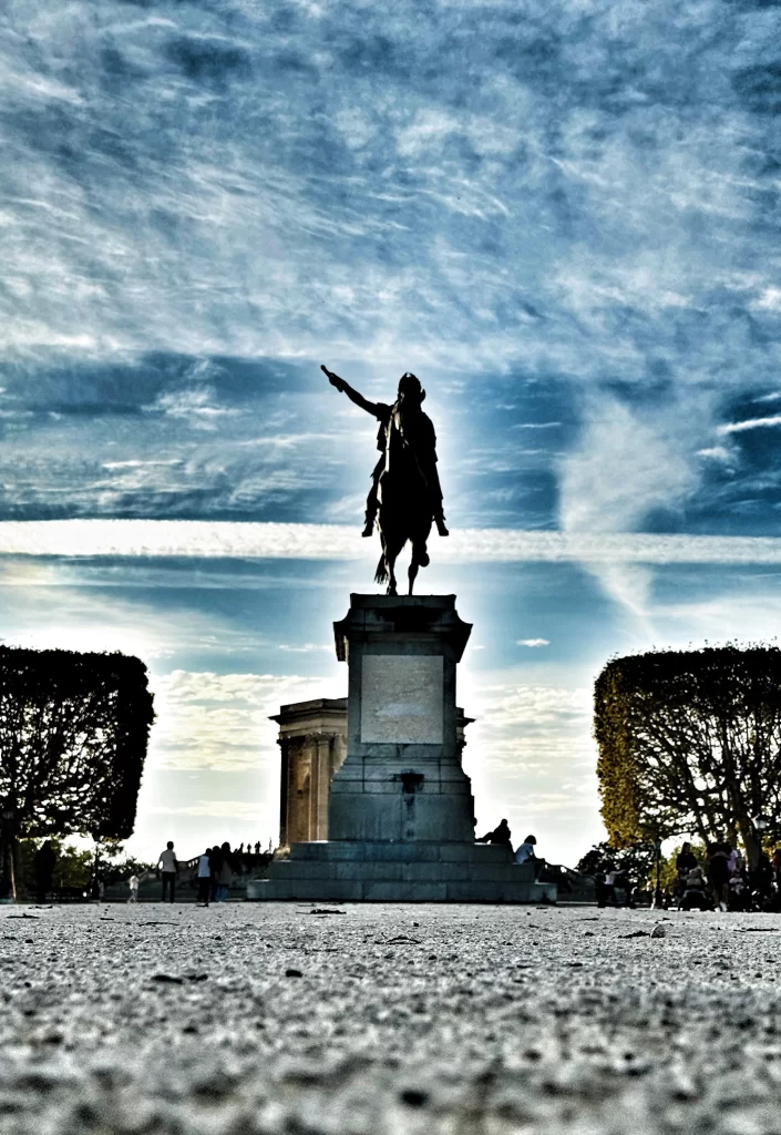 a statue in Montpellier