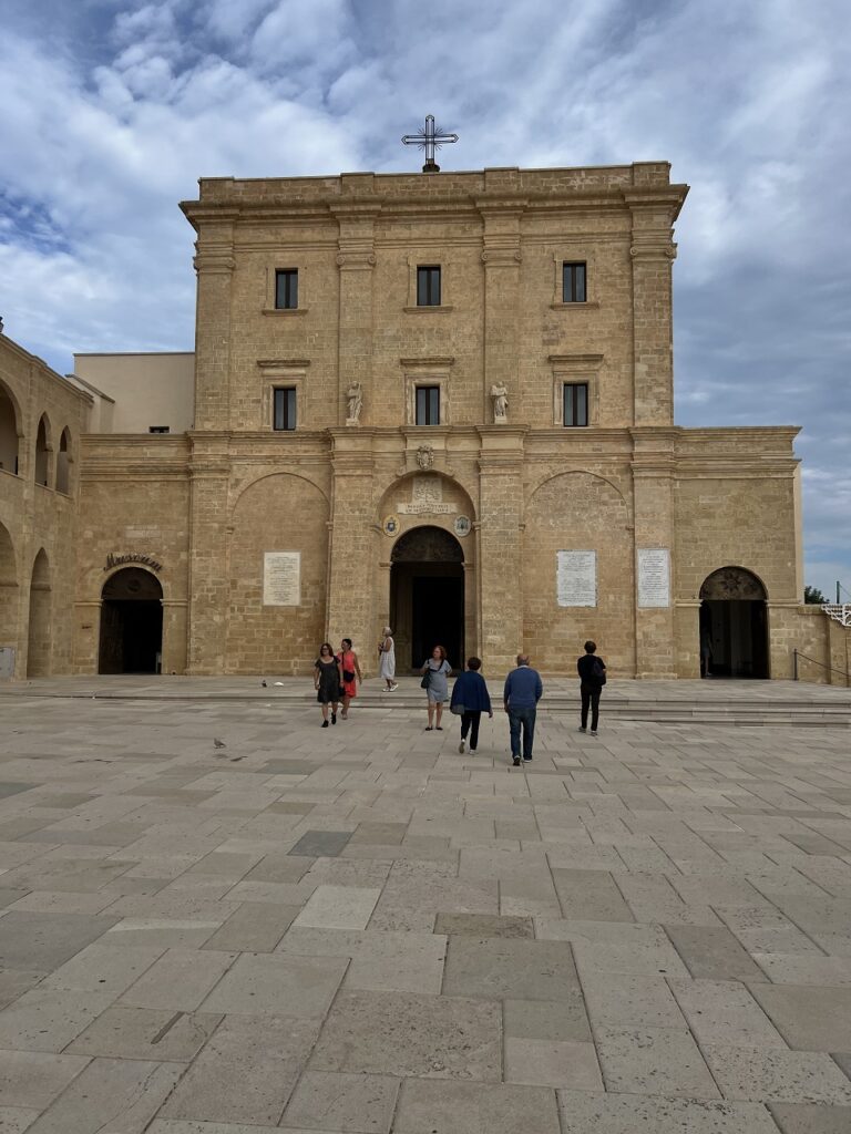 Santa Maria di Leuca Bazilika és főtér.