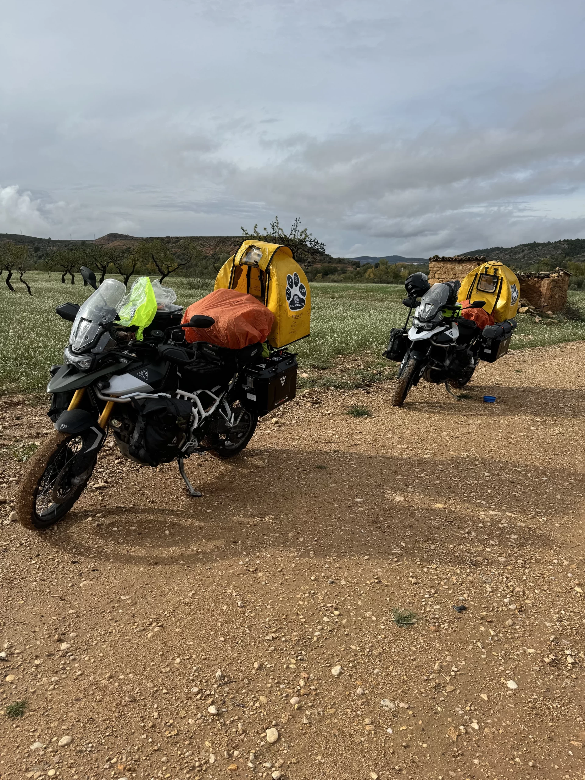 motorcycle Journey through Spain - Stopping at the side of the road for lunch