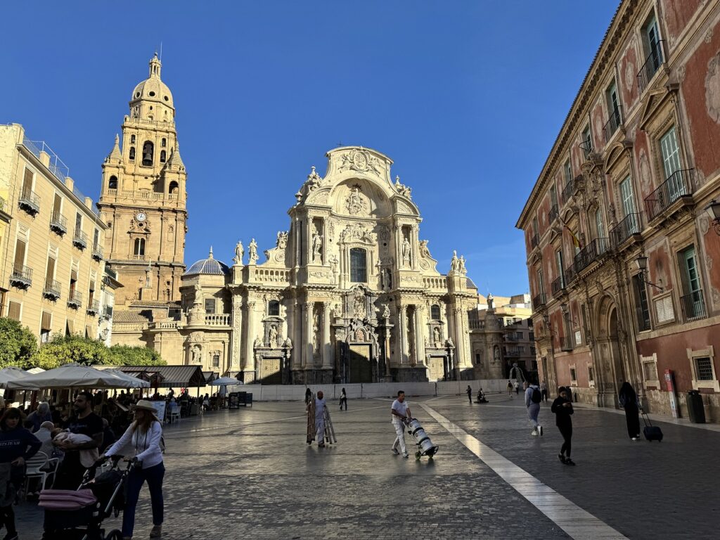 Murcia főtere, szemben a katedrálissal.