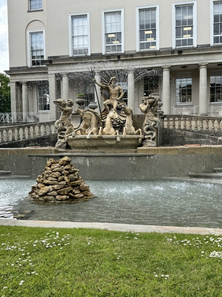 Cheltenham szökőkútja a városháza előtt.
