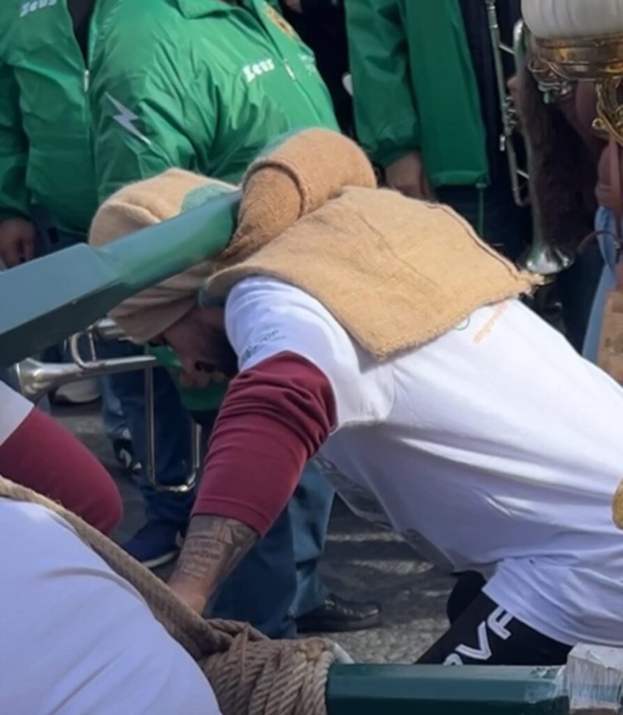 A krumpliszsák a hordók nyakában.